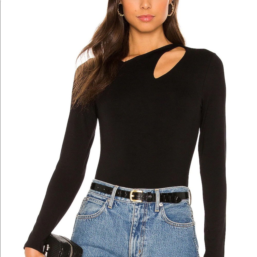 Krisa - Cutout Top in Black